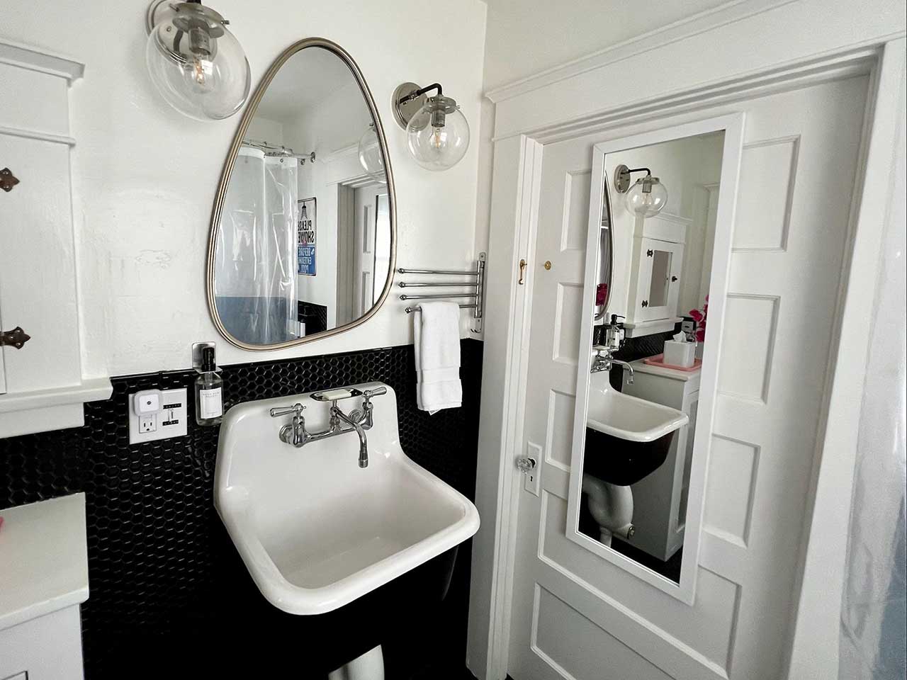 Stylish Bathroom Sink Area in Bungalow 32